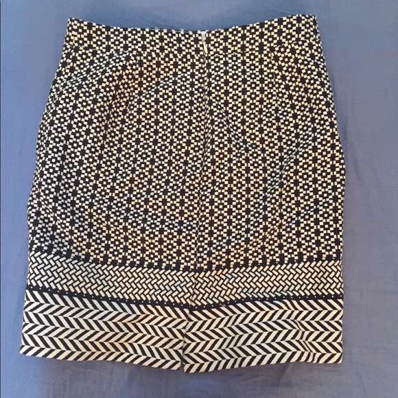 Black/white patterned Jcrew pencil skirt // 4P - Picture 3 of 4